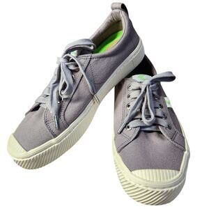 Cariuma OCA low Canvas sneakers gray women's size 6